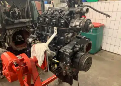 Ein Motor von einem Steyr 9094 bereit zum Einbau